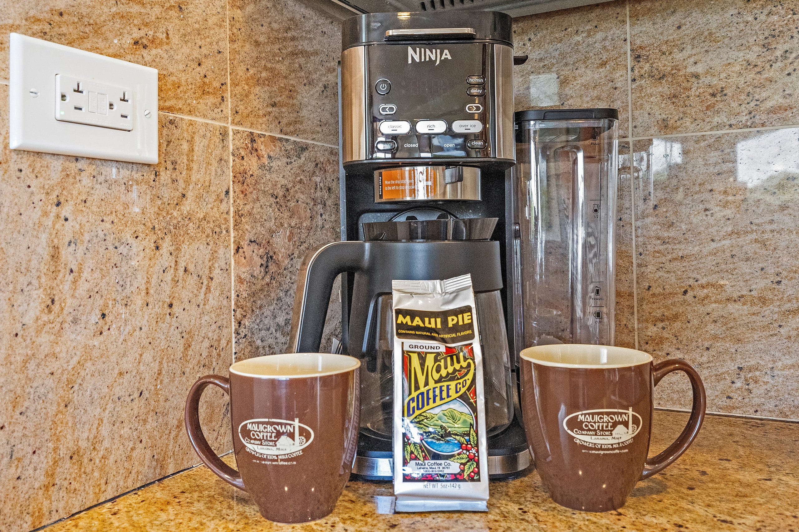 Condo in Lahaina · ★4.88 · 1 bedroom · 2 beds · 1 bath - Image 17