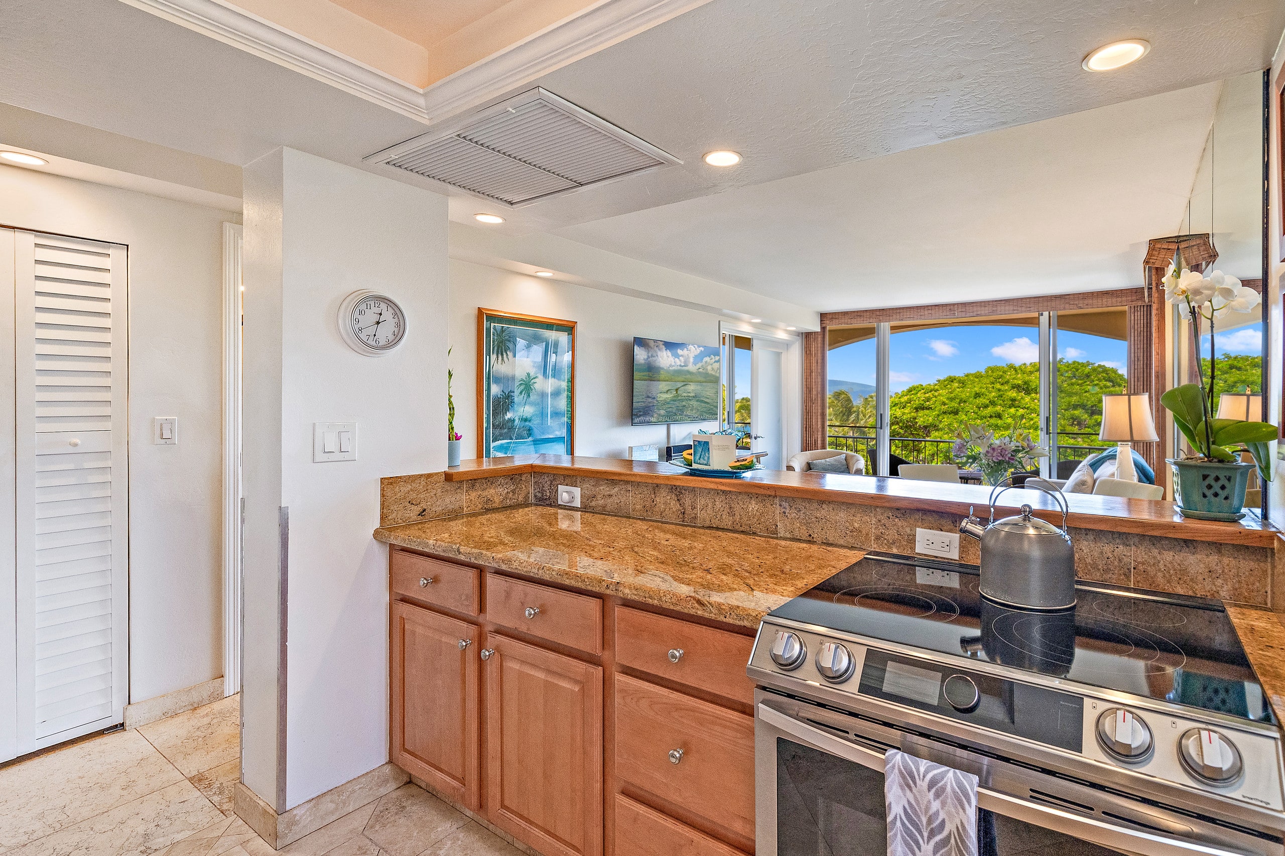 Condo in Lahaina · ★4.88 · 1 bedroom · 2 beds · 1 bath - Image 4