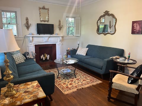 Popular Airbnb listing: Quaint cottage in quiet neighborhood in Atlanta Suburbs
