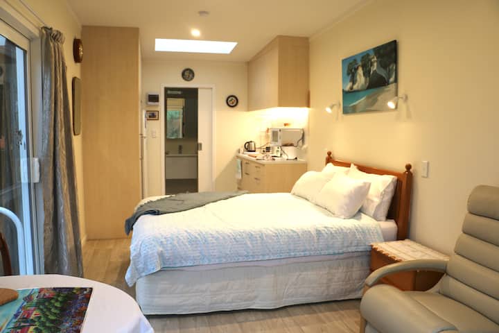 Compact And Comfortable - Tauranga