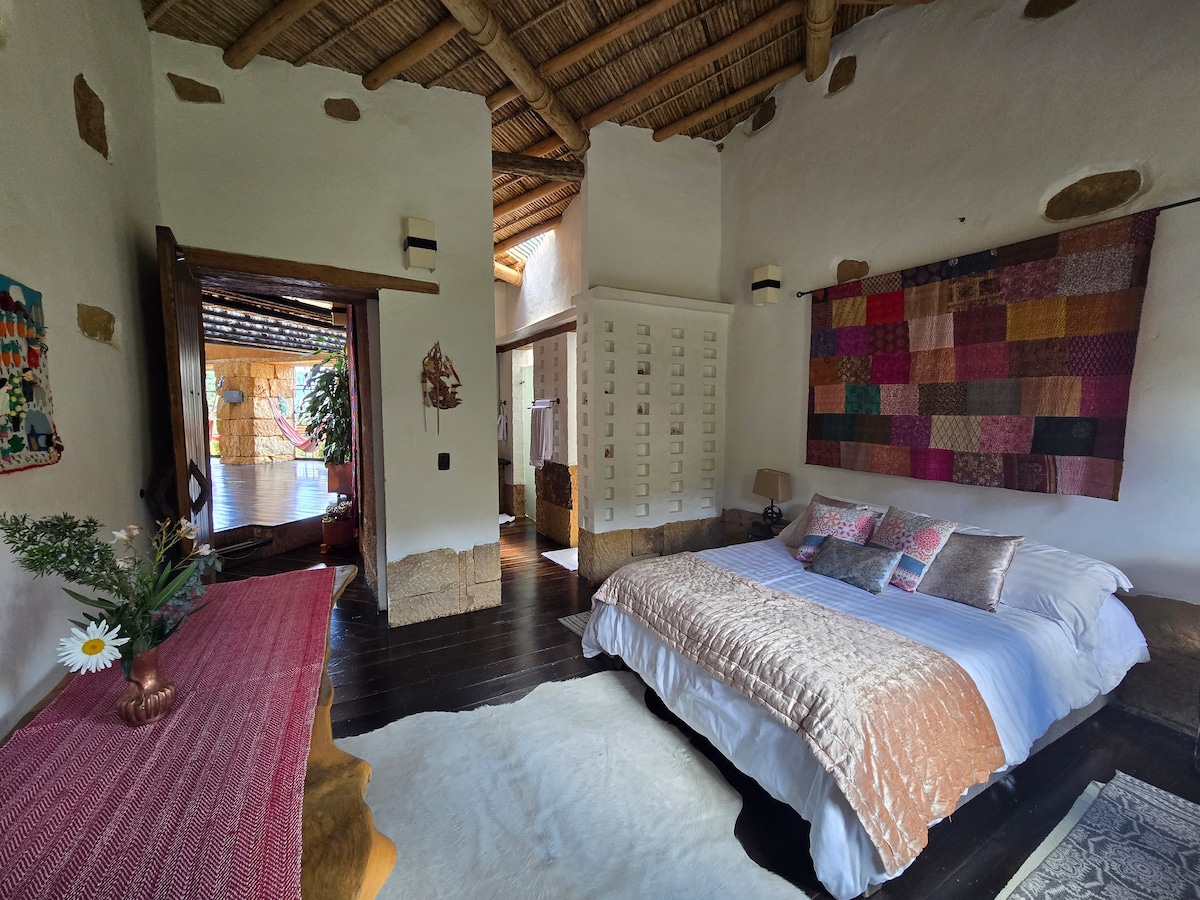 Спалня №3 разполага с двойно легло и баня и тоалетна.