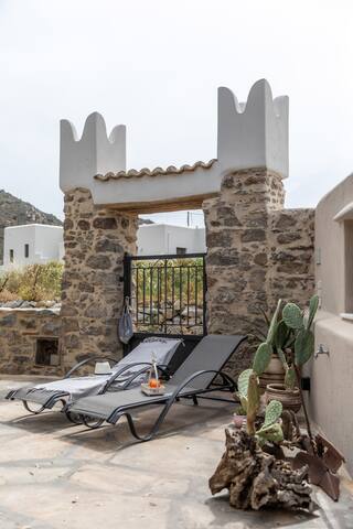 Peratsi Stone Mansion gallery image 4