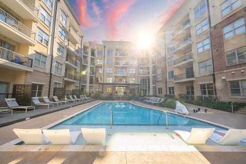 Top performing Airbnb: Uptown with Fitness Center & Walk to Starbucks in Third Ward