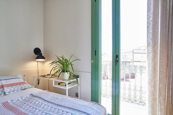 Big apartment close to Camp Nou-well located wifi gallery image 3