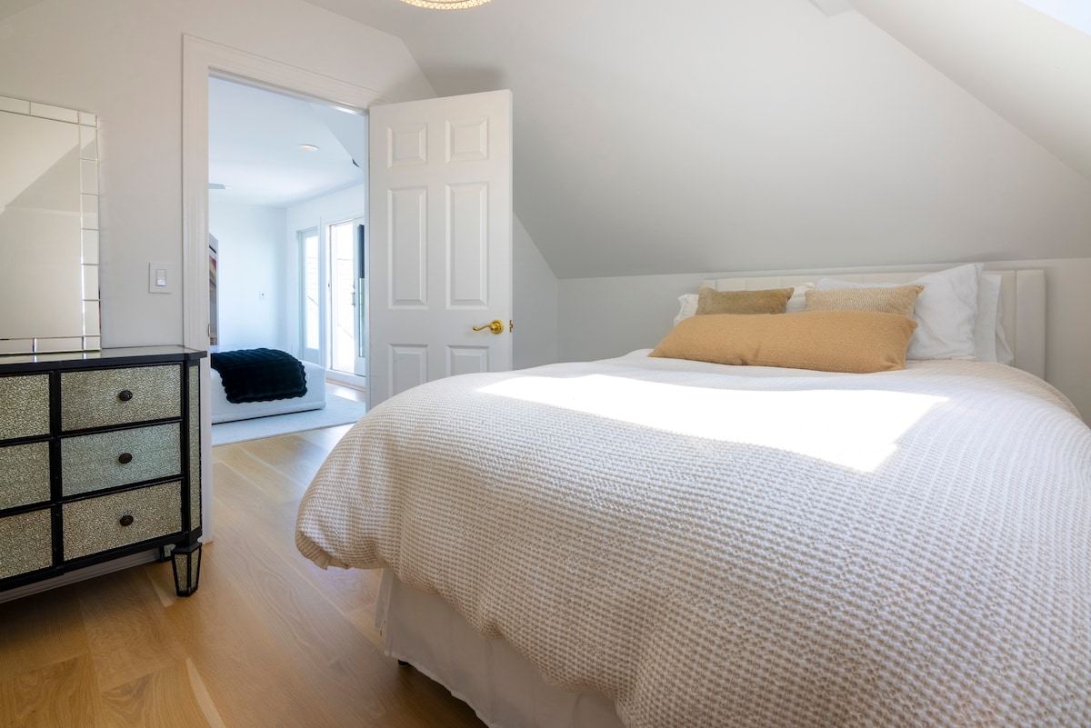 3rd floor west small bedroom, sharing a 1/2 bath on same floor