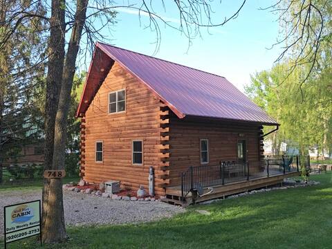Blue Heron Lodge,  Wolf River Cabin, Log Cabin
