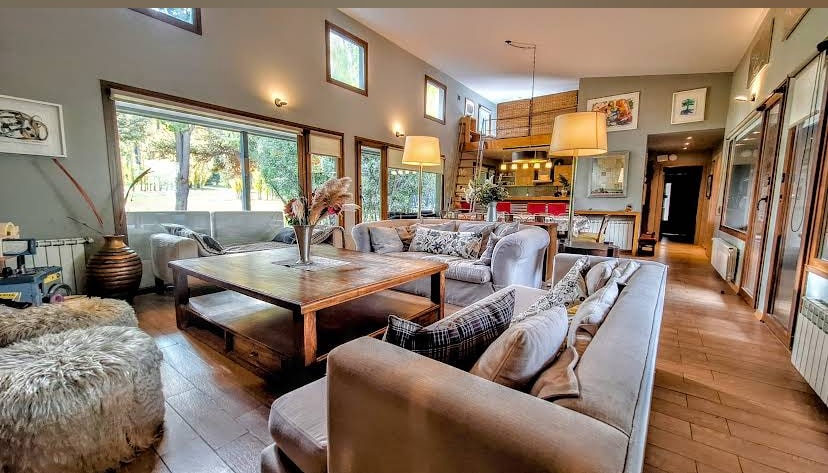 Casa grande y nueva en Arelauquen - Casa en alquiler en Arelauquen Golf & Country Club, Bariloche