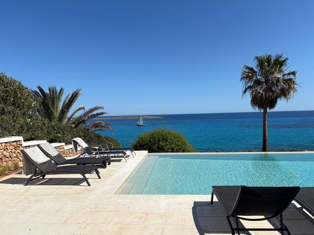Villa con piscina y acceso al mar, Menorca gallery image 3