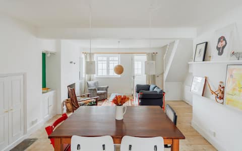 Cheerful Modern Fisherman Cottage - 1 Min to Beach