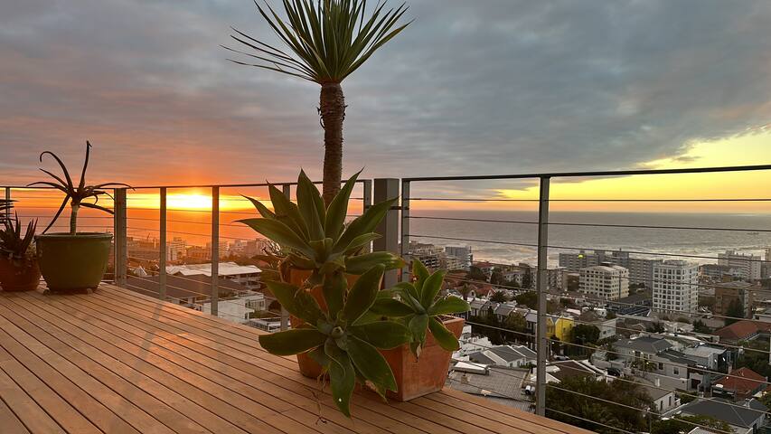 Entire James Bond Pad (with fab new front deck) gallery image 4