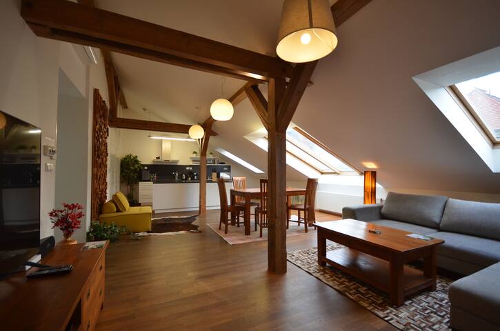 Grand Luxury Attic Klimentska – Old Town Square