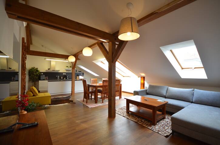 Grand Luxury Attic Klimentska – Old Town Square gallery image 2