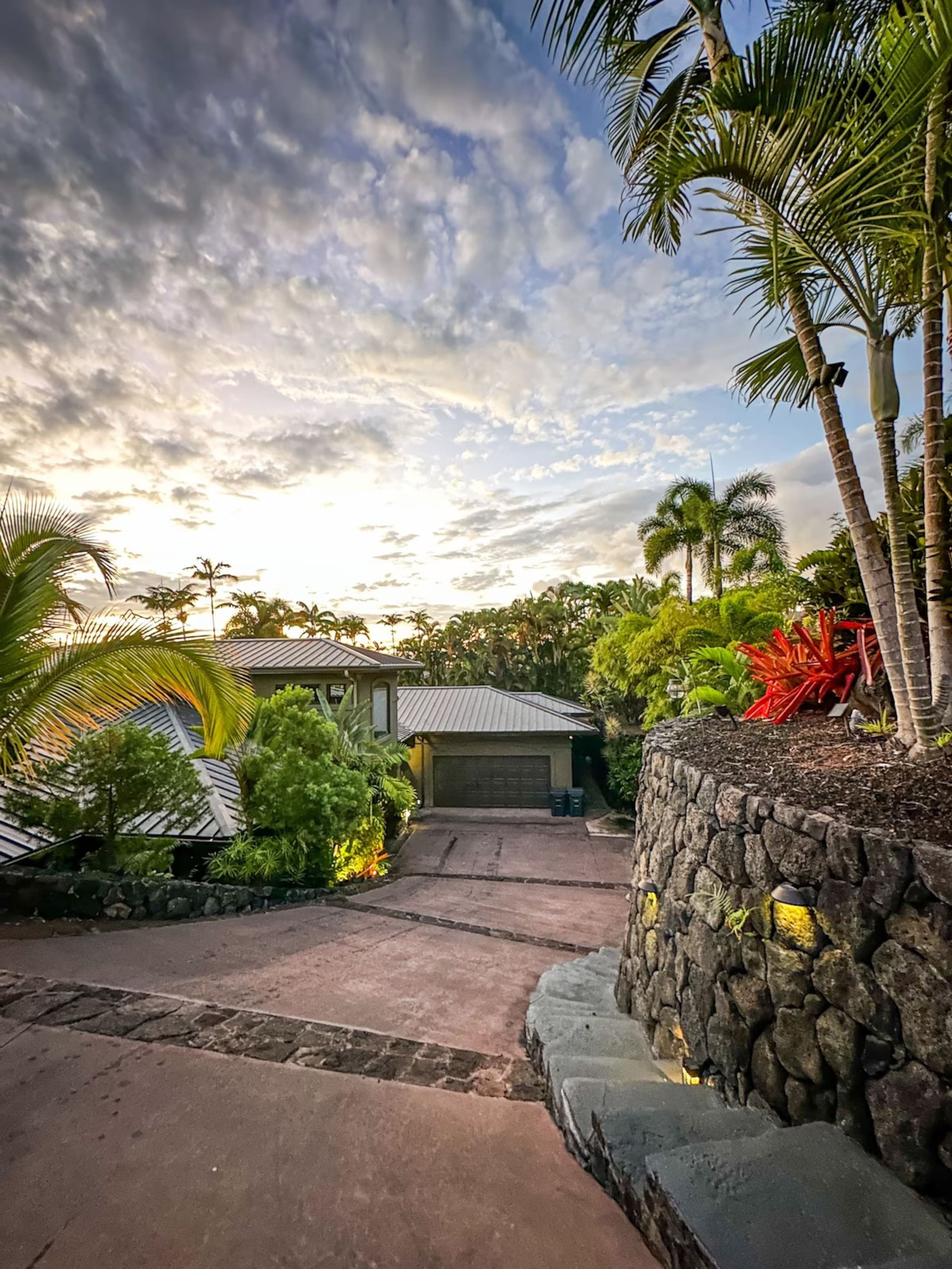 Home in Kailua-Kona · ★4.86 · 4 bedrooms · 4 beds · 3.5 baths - Image 5