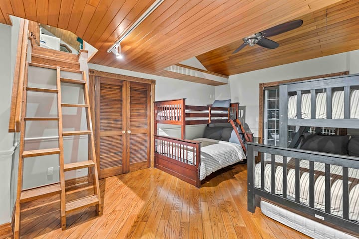 Bunk loft room