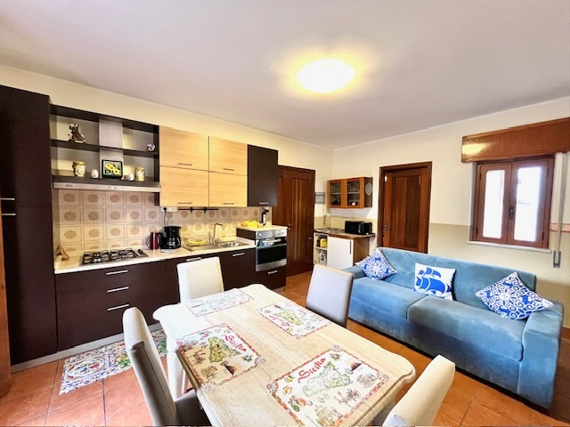 Propiedad de Airbnb exitosa: "ORAMA"  NICE APARTMENT FRONT SEA en Giardini Naxos