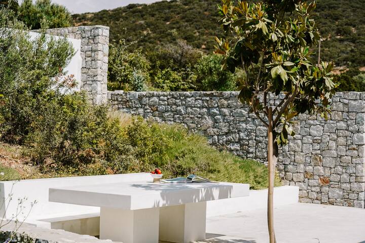 Hidden Hill North Villa in Naxos gallery image 2