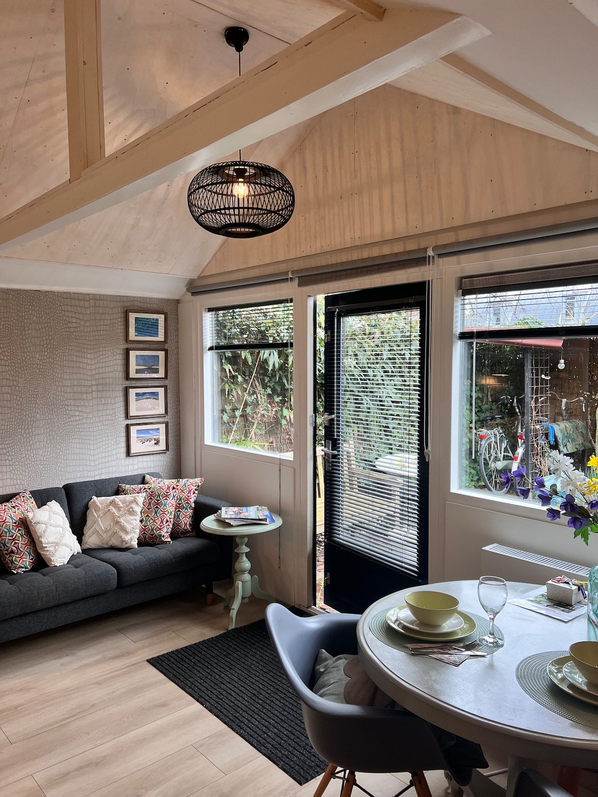 Popular Airbnb listing: Clematis Studio 2 pers. Apartment in Wijk 01 Bergen Binnen