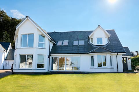 Stunning sea views | Luxury 4-bed beach house
