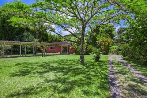 Ualani Retreat.   Private Ocean View Cottage.