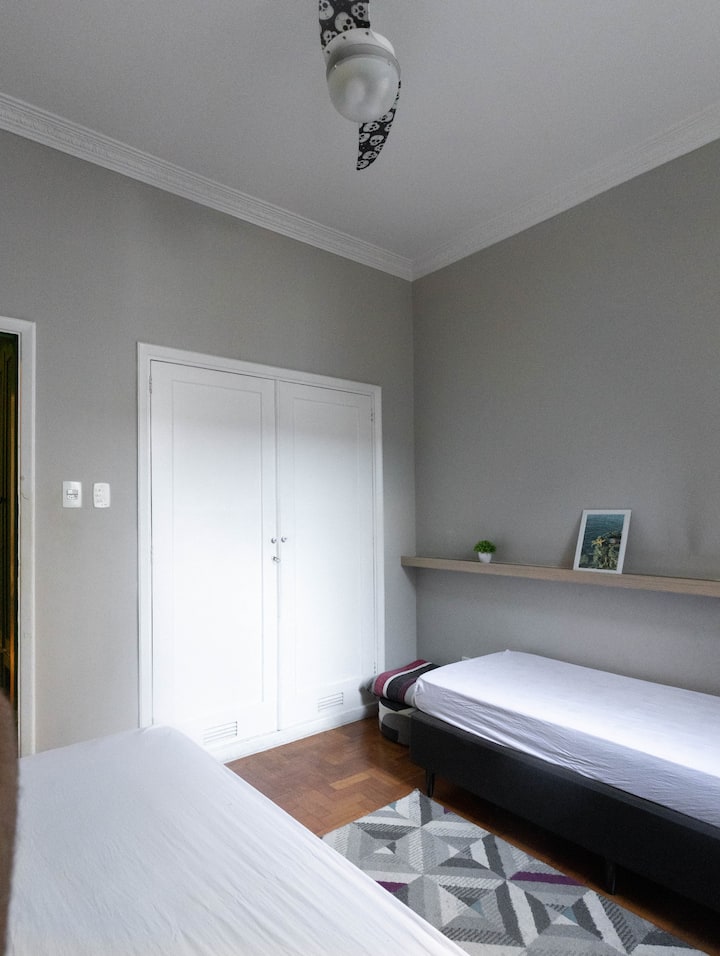Room 02