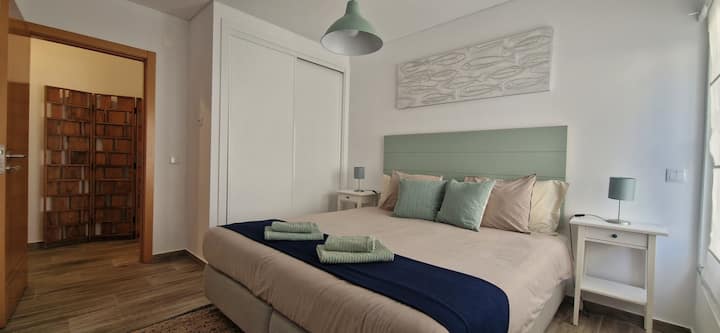 Cama queen size com colchões com colchão de alta gama e alto nível de conforto. 