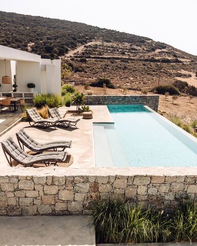 Hidden Hill South Villa in Naxos
