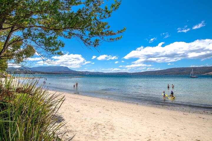 Amazing Coastal Holiday Home gallery image 3