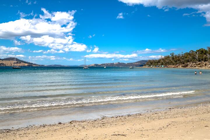 Amazing Coastal Holiday Home gallery image 5