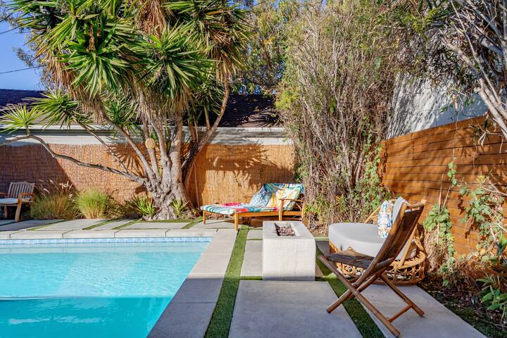 Modern Larchmont Village Bungalow – Pool – Firepit gallery image 2