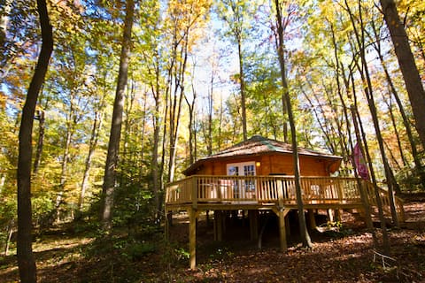 Romantic Love Shack Yurt w/ Private Hot Tub