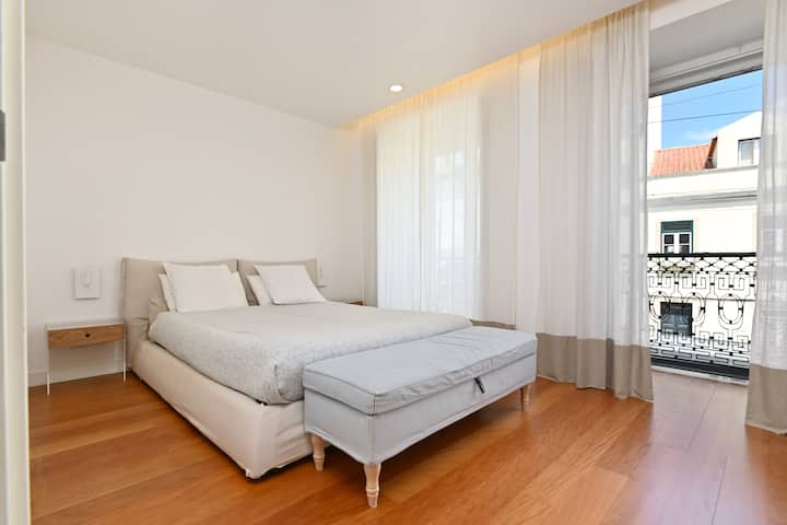 Quarto principal com closet e banheiro