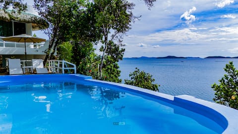 Waterfront luxury villa near white sand islands