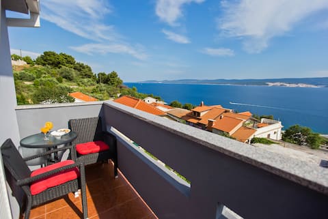 Top performing Airbnb: Apartment Rudi 4 with sea view in Lokva Rogoznica
