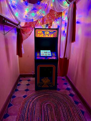 Fun House, Fantastic Location, Jacuzzi, Vid Games gallery image 4