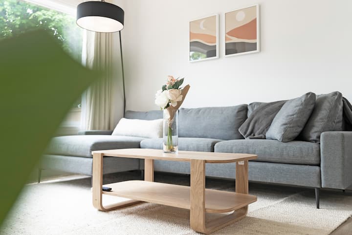 Chic Bespoke 4br Home: King Beds&fully Fenced Bkyd - ボウマンビル