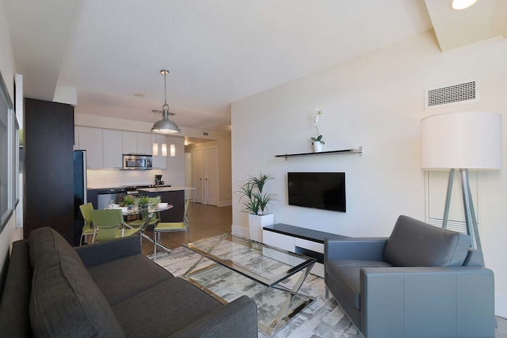 Upscale Furnished 1 Bed/1 Bath-yonge/eglinton - Mississauga
