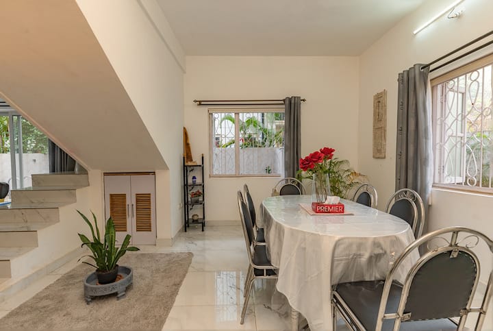 Dining area image 1