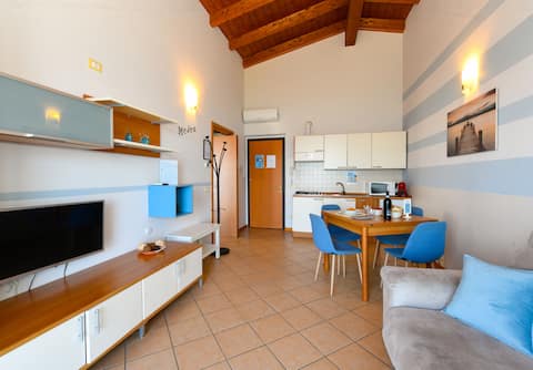 Annuncio Airbnb popolare: Casa dei Pescatori - Lakefront apartment with terrace a Sirmione