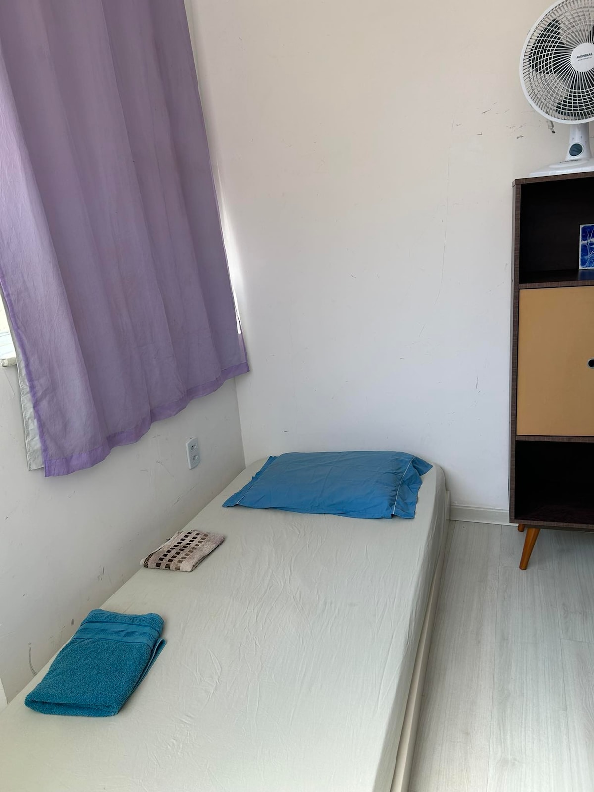 habitación con sol de la mañana