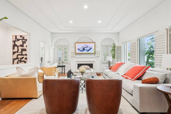 Walk To Rodeo Dr! 3000 Sqft! EntireTop Floor. Luxe