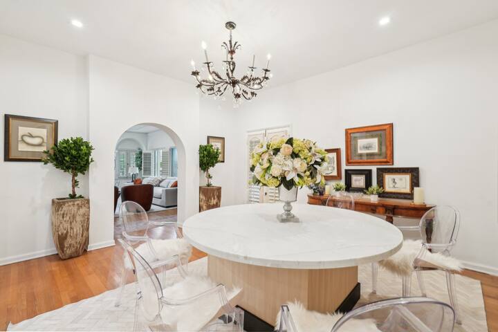 Walk To Rodeo Dr! 3000 Sqft! EntireTop Floor. Luxe gallery image 4