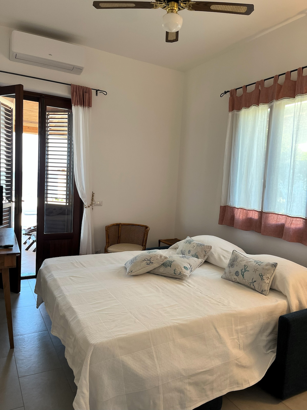 Sofá cama tamaño queen abierto
