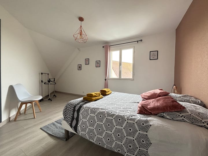 Habitación en el primer piso equipada con una cama de 140