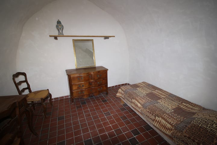 Camera che da letto sul cortile interno