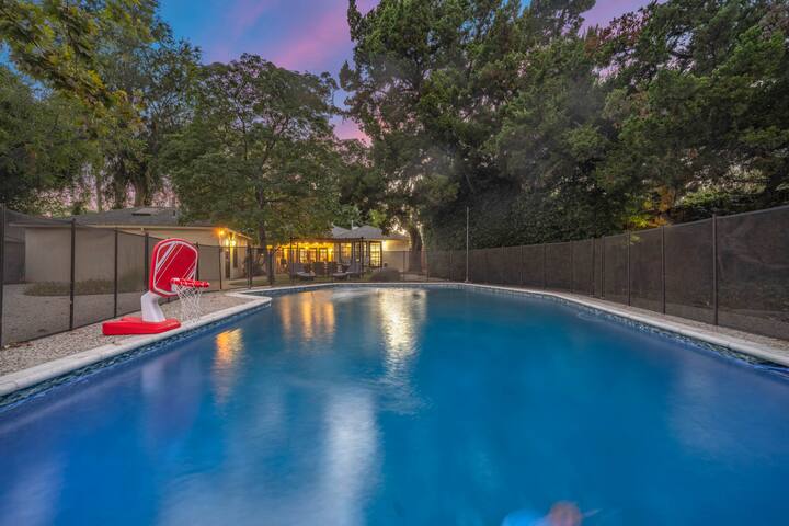 105 Modern Ranch Retreat: Pool-Games-Peaceful Yard gallery image 4