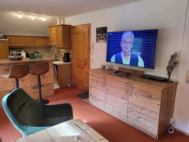 Sebule/fleti ya chumba cha kulala 70 m2, televisheni
sebule na chumba cha kulala 70 m2, televisheni