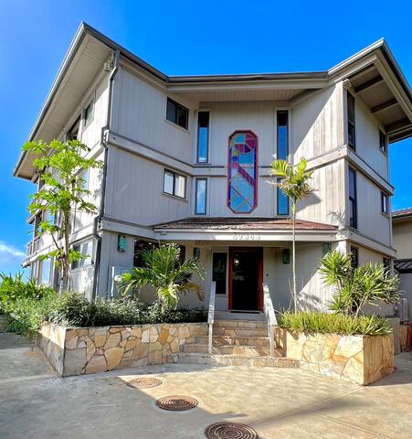 Pipeline Beachfront House that Sleeps 12 Guest. gallery image 4