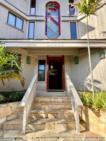 Pipeline Beachfront House that Sleeps 12 Guest. gallery image 5