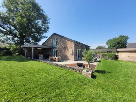Renovated barn in 1 cul-de-sac near F1