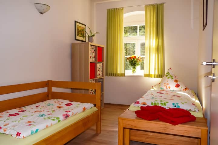 Forsthaus Bielatal - Apartmán Eiche - Spálňa 2 s 2 samostatnými lôžkami